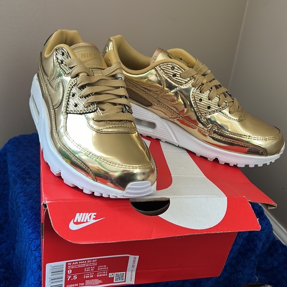 Nike Shoes - Gold Air Max